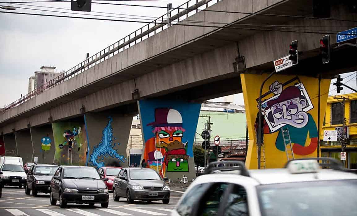 Graffiti on Cruzeiro do Sul Avenue