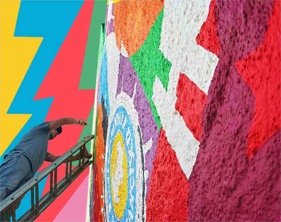 Artista Lobo faz pintura de mural inspirado em Los Angeles